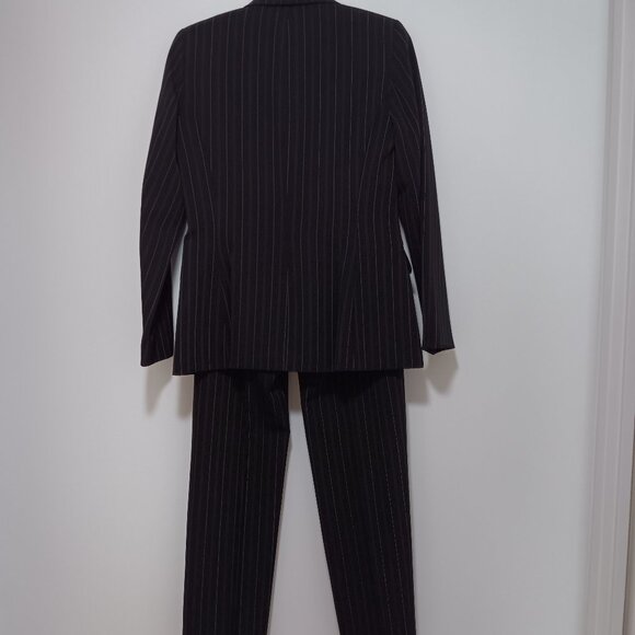 Chapter One 2-piece Pinstripe Suit - sz 4 - Picture 2 of 2